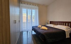 Be Your Home - Isabella Bright Apartment